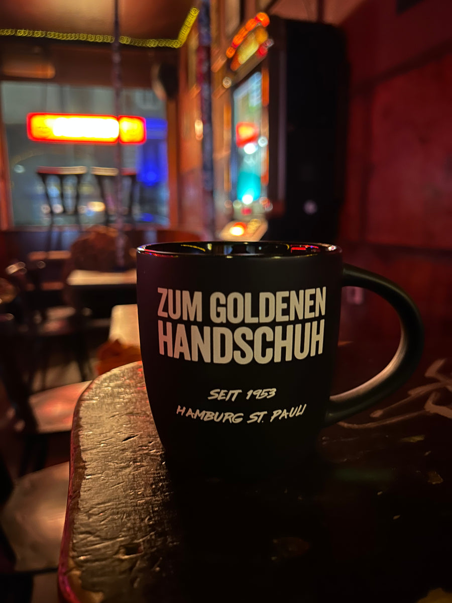 Becher, mattschwarz „Zum Goldenen Handschuh“