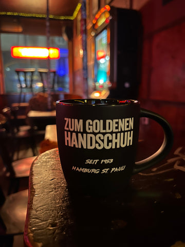 zum goldenen handschuh menü Becher, mattschwarz „Zum Goldenen Handschuh“